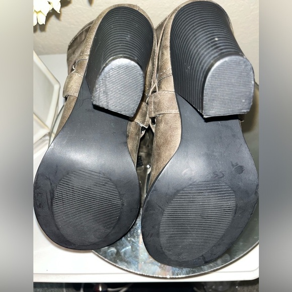 Daisy Fuentes Victoria Short Boots - Picture 12 of 16